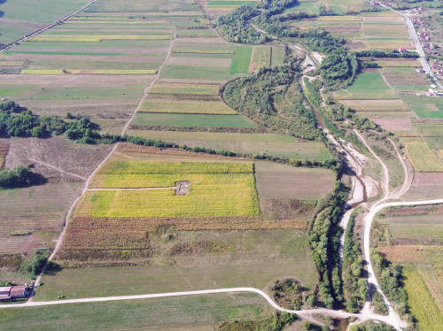 Img. 1. Fotografie aeriană dinspre N a castrului de la Brusturi.