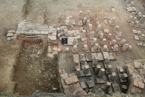 Fig. 3. Camerele C și D și canalul cu pereți de cărămizi aflat la sud