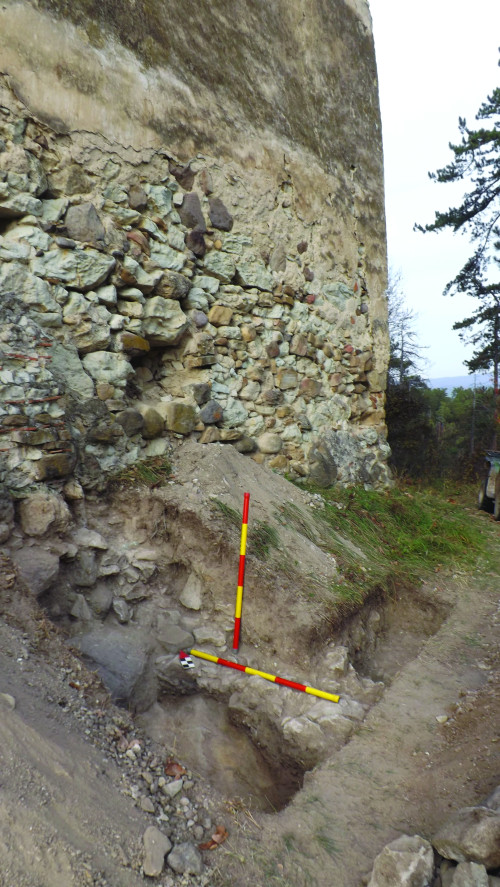 Fig. 3. Sondajul S.15, cu ruina zidului Z.02.