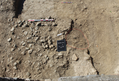 Fig. 3.1. Stradela amenajată în fața turnului de curtină.