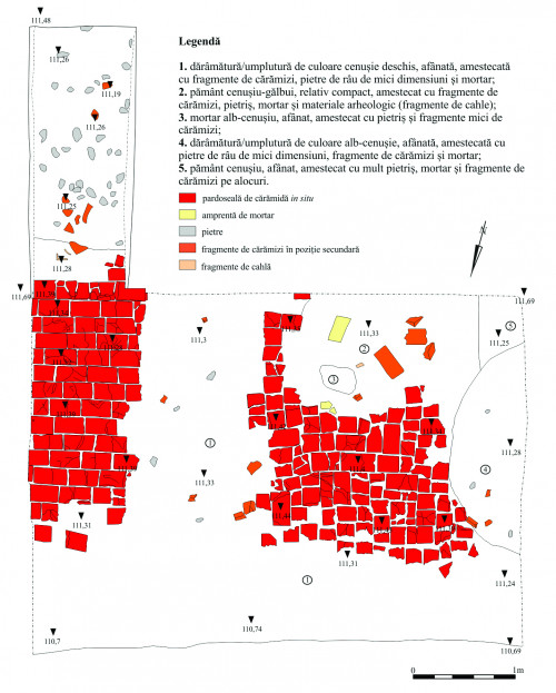 Fig. 3. Sântion - Movila Mănăstirii/Kolostordomb. Terenul secțiunii S 3 cu podeaua din cărămidă.