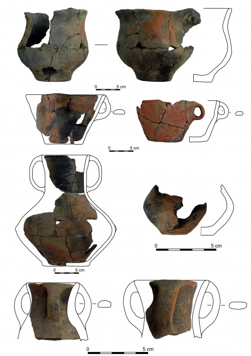 Fig. 2. Ceramică Ciomortan descoperită în asociere cu resturile umane incinerate din S. III.
