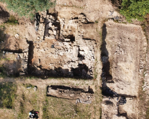 Fig. 2. Colțul de NV al băilor de la Voinești – campania 2023, fotografia realizată cu drona.