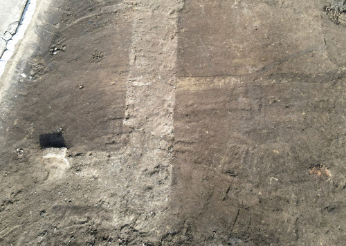 Fig. 10. Curtina de Vest a fortificației – amprenta fundațiilor, cu
fragment din turnul-bastion nr. 1.