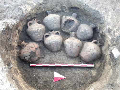 Fig. 23. Depozit de amfore în groapa C 190.
