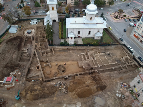 Fig. 4.3. Aspecte din timpul săpăturii arheologice preventive din suprafețele S.1 și S2.