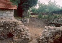 Chronicle of the Archaeological Excavations in Romania, 2003 Campaign. Report no. 142, Pietroasele, SCVV Pietroasa - Necropola 2; Valea Bazinului<br /><a href='CronicaCAfotografii/2003/142/pietroasele-perete-dintre-sala-a-si-b-1.jpg' target=_blank>Display the same picture in a new window</a>